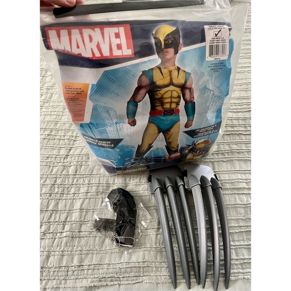 Wolverine Costume Boys Size Small (4-6) with Claws